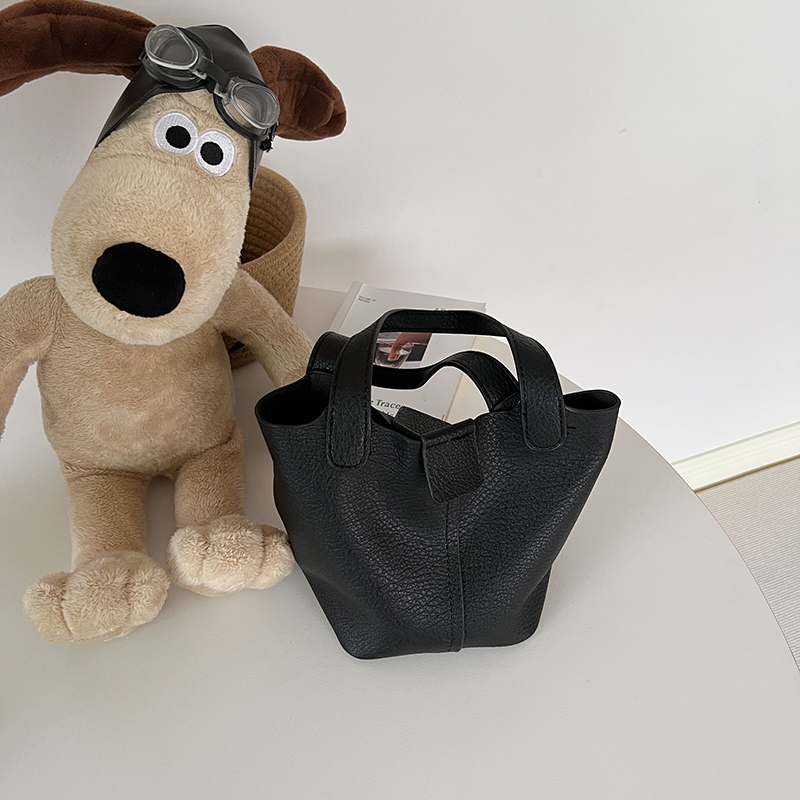 韓版柔軟質感水桶包斜肩包