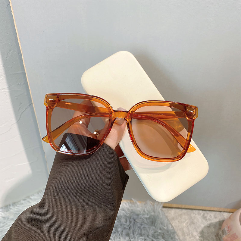    復古大黑框茶色方形顯脸墨鏡  （情侣同款）