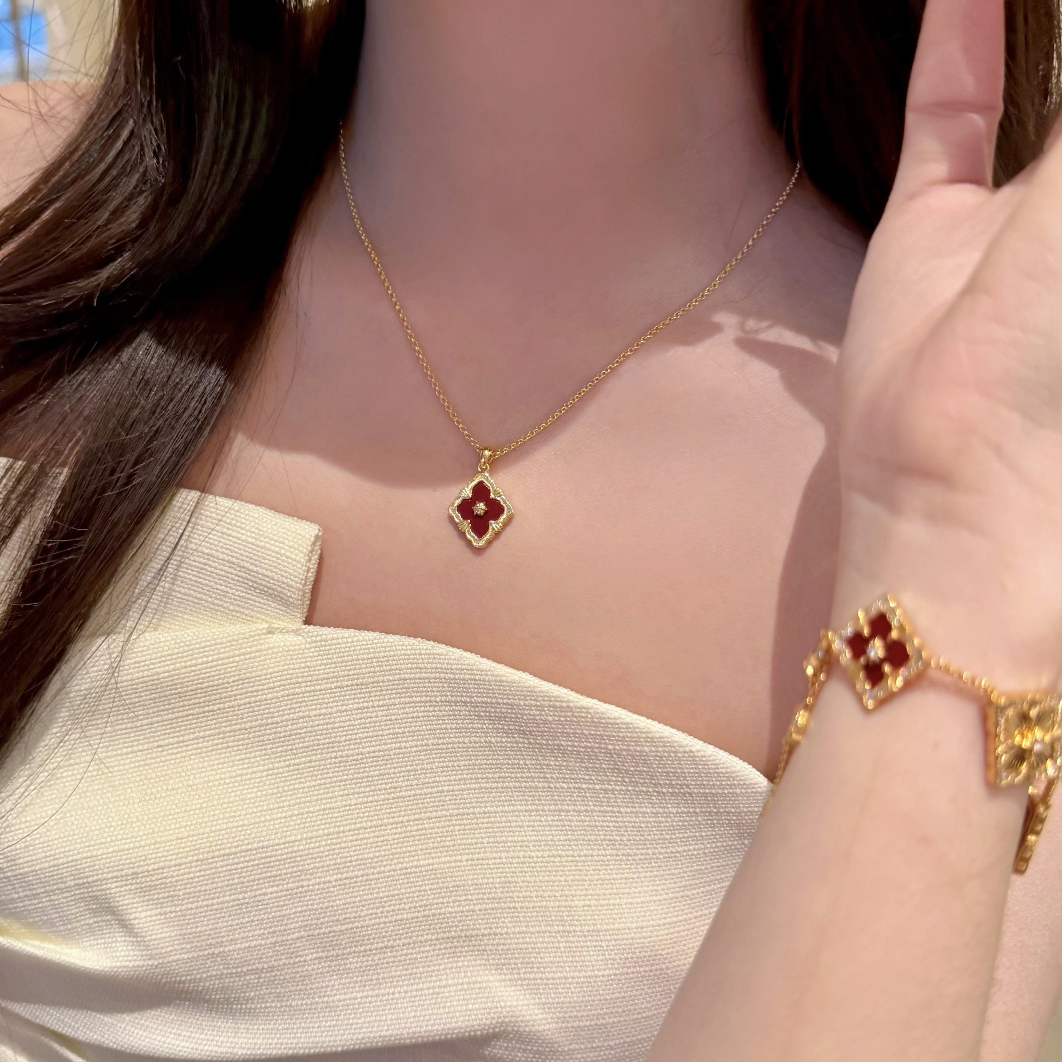 拉絲貝母四葉草雙面鎖骨錬