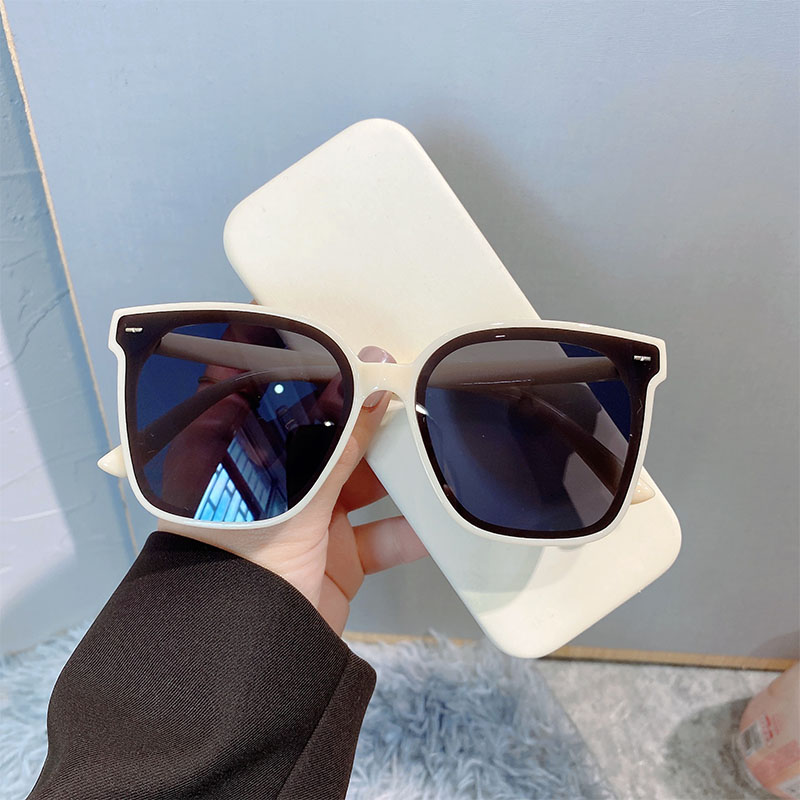    復古大黑框茶色方形顯脸墨鏡  （情侣同款）