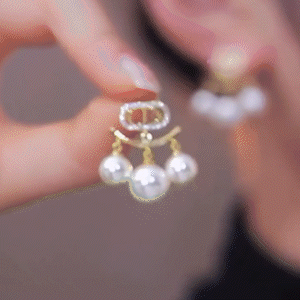 鑲鑽字母S925銀針耳環