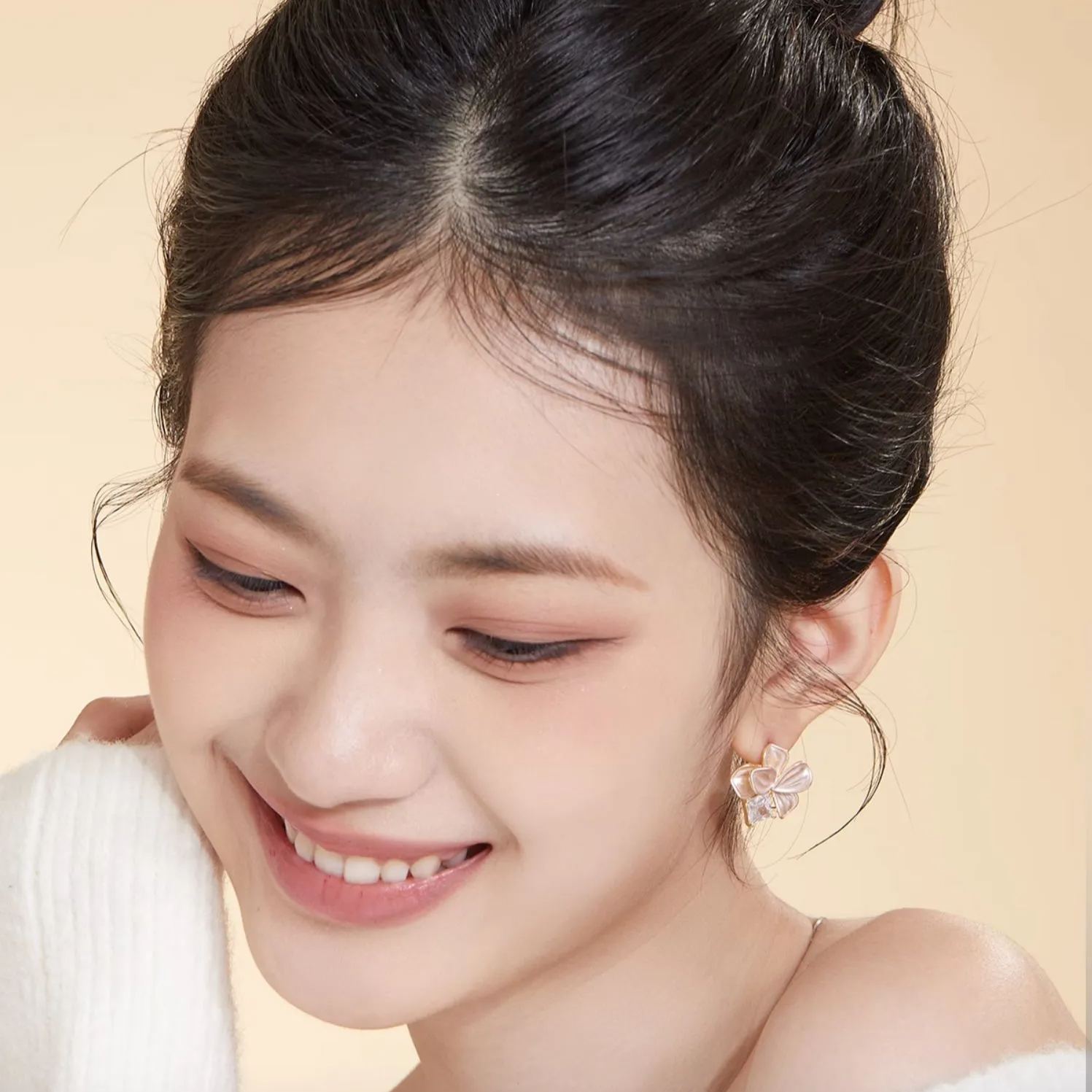 簡約白花朵•夾式耳環