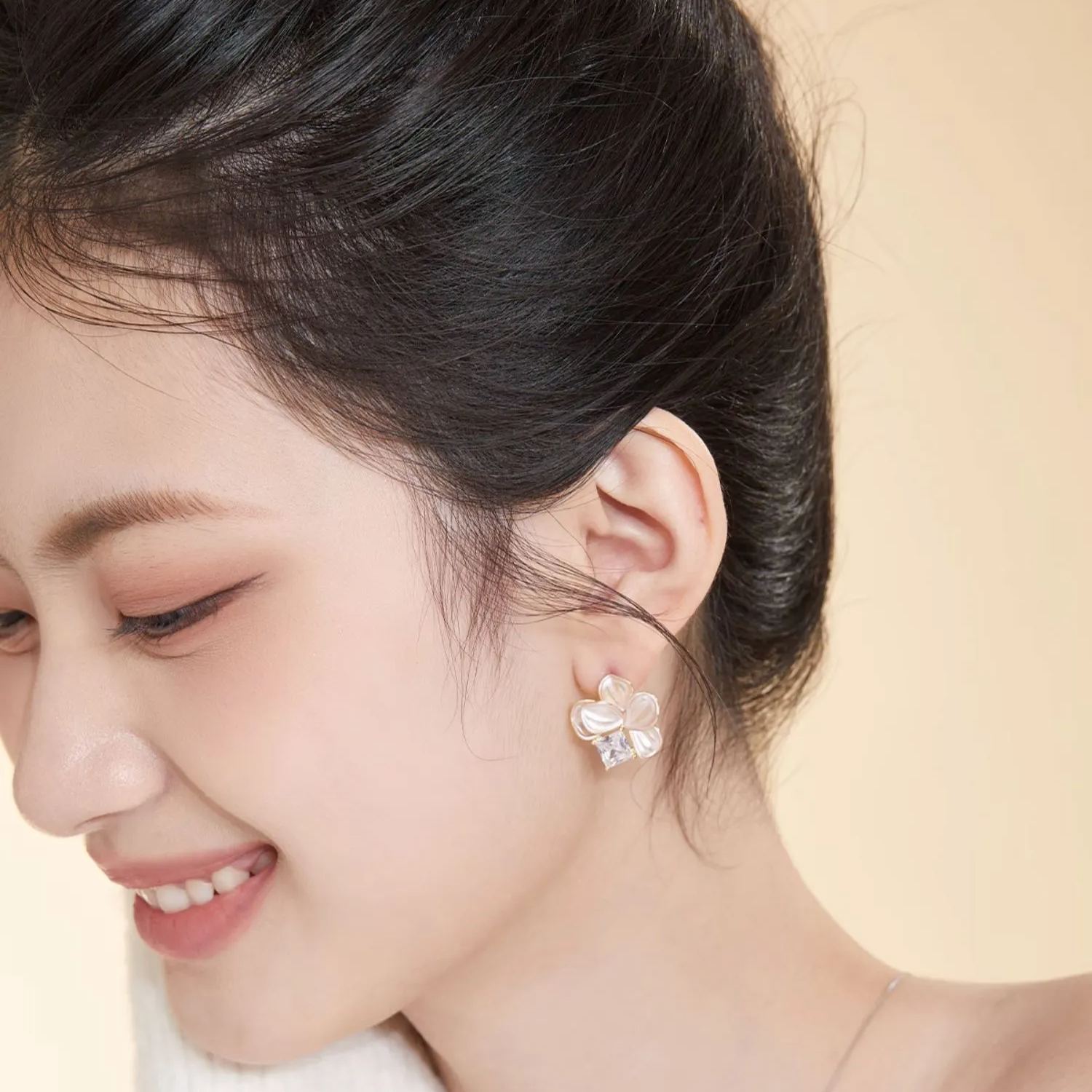 簡約白花朵•夾式耳環