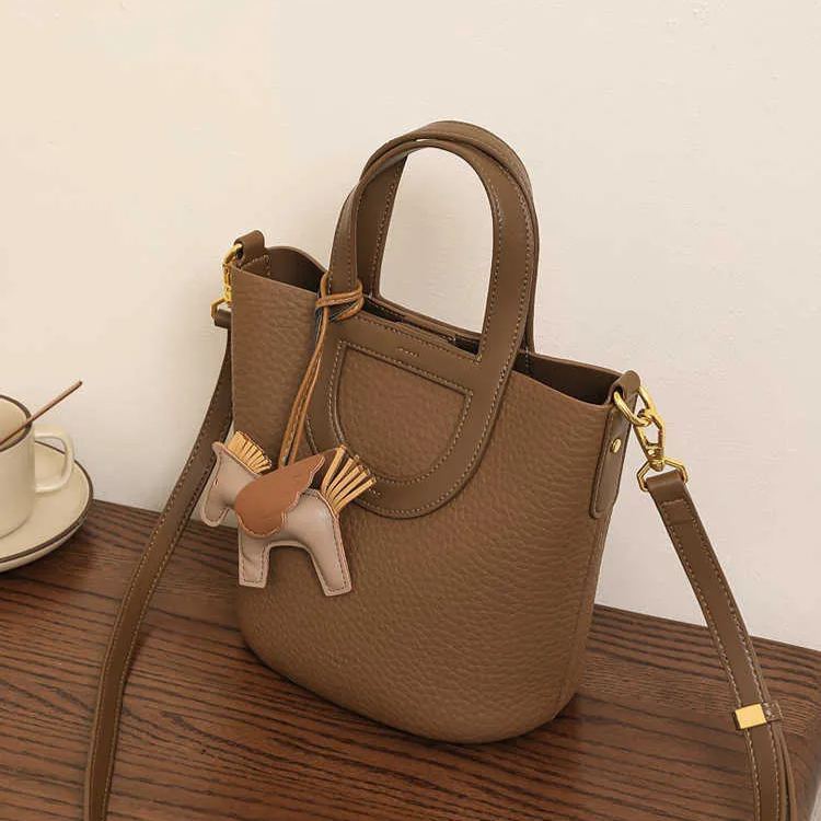 日常通勤大容量純牛皮水桶包