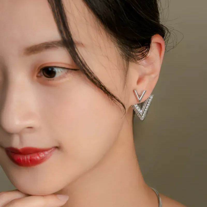 「耀眼勝利」立體滿鑽V字前後鑽耳環（可拆卸）