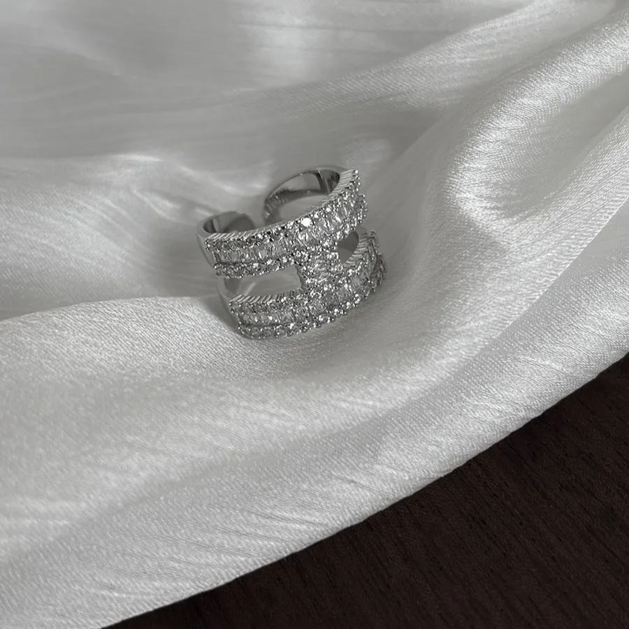 爆閃H字母排鑽銀色開口戒指