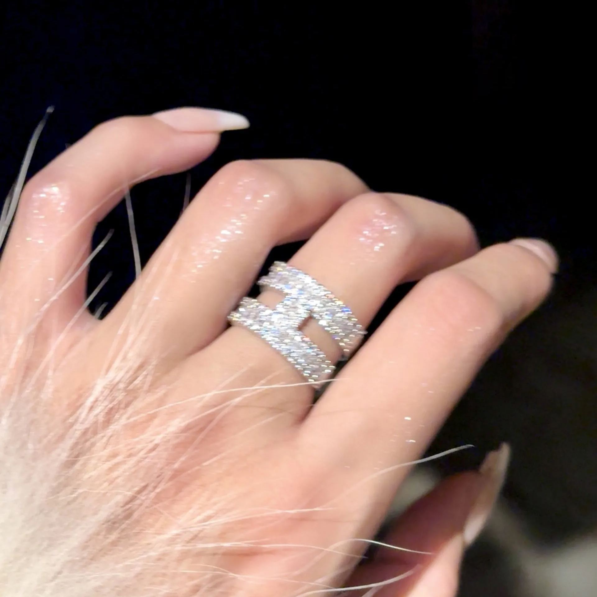 爆閃H字母排鑽銀色開口戒指