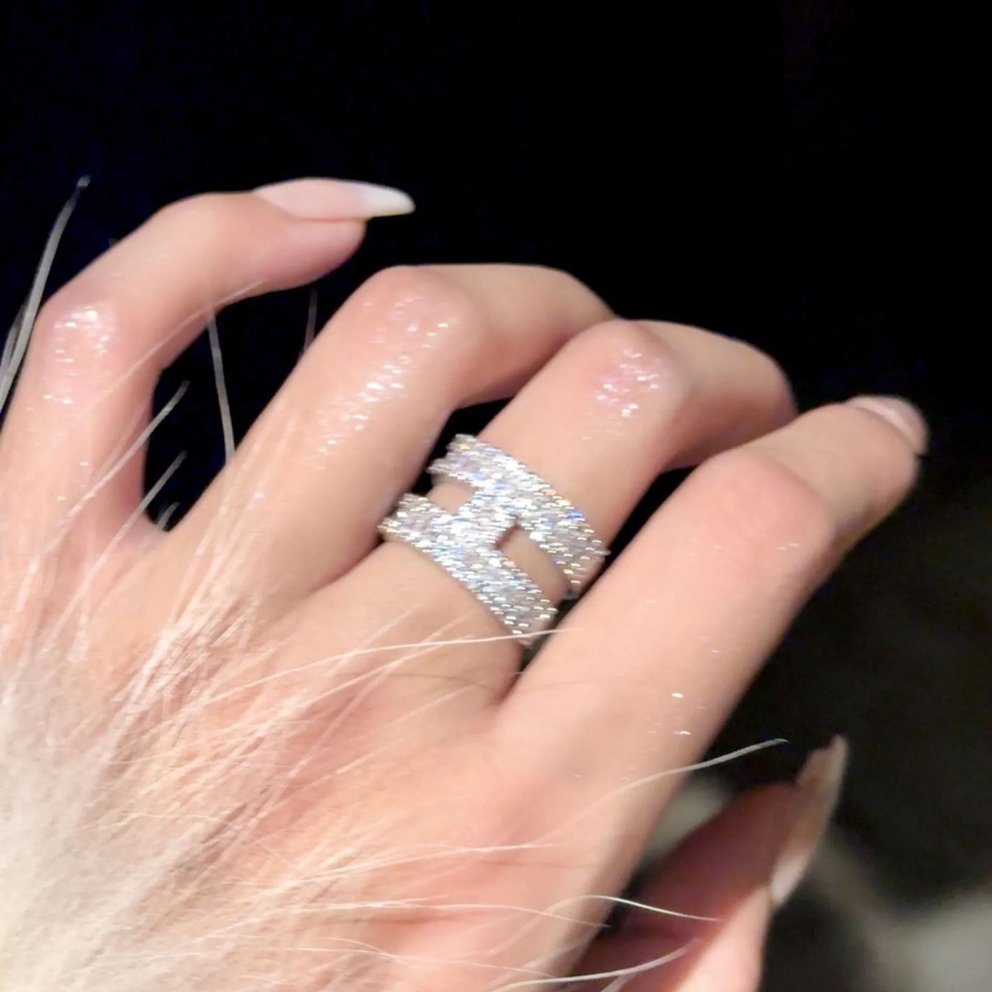 爆閃H字母排鑽銀色開口戒指