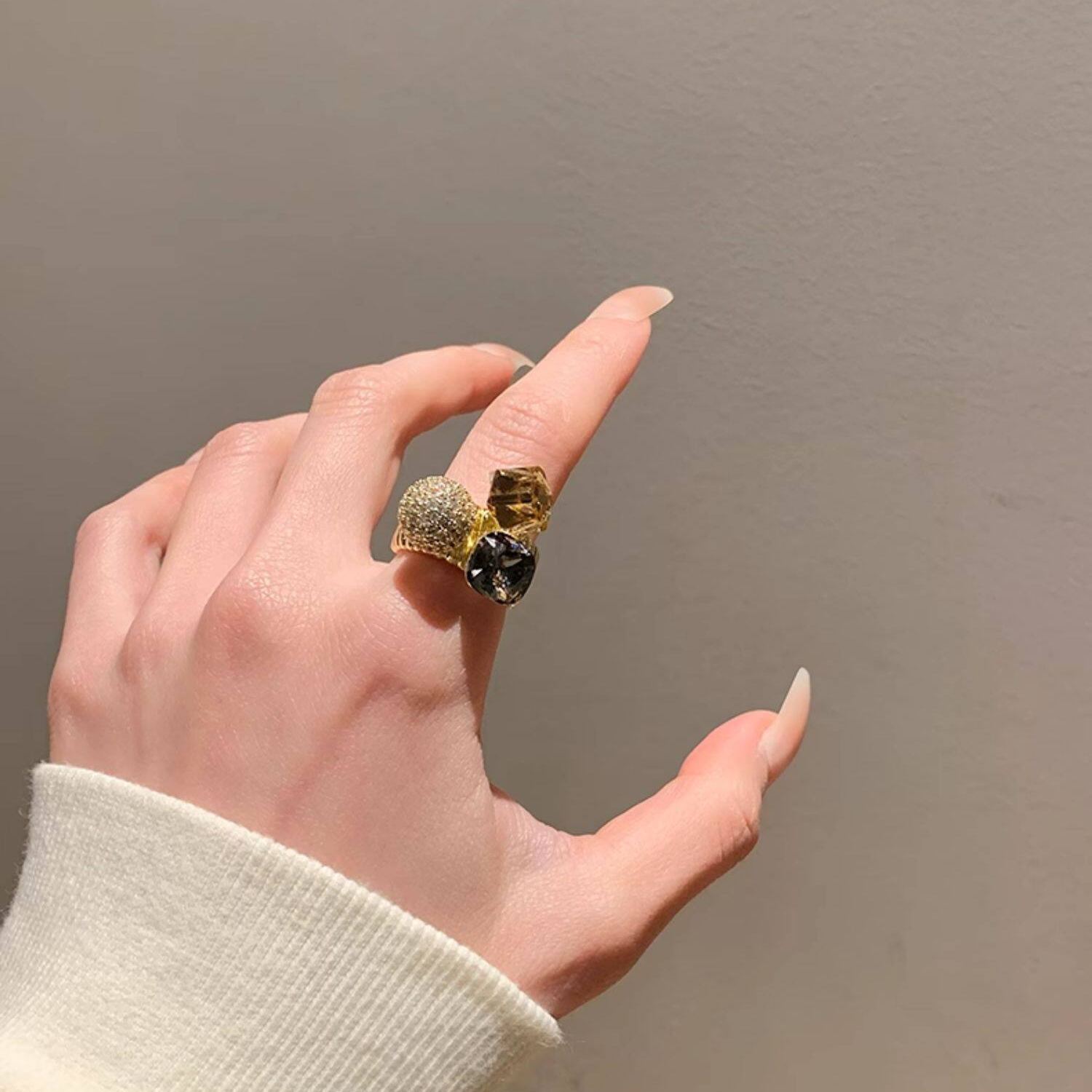 高級感鑲鑽個性戒指 