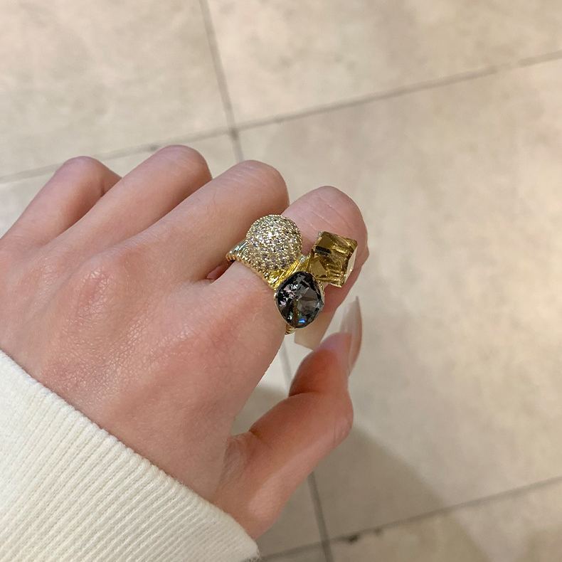 高級感鑲鑽個性戒指 