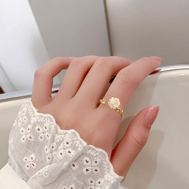 山茶花鋯石戒指 