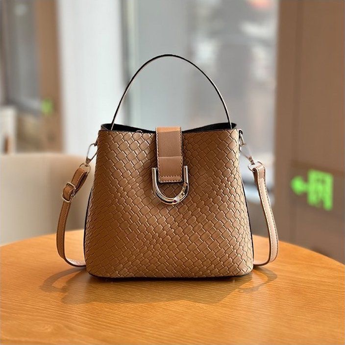 編織包 秋冬水桶包 斜跨包