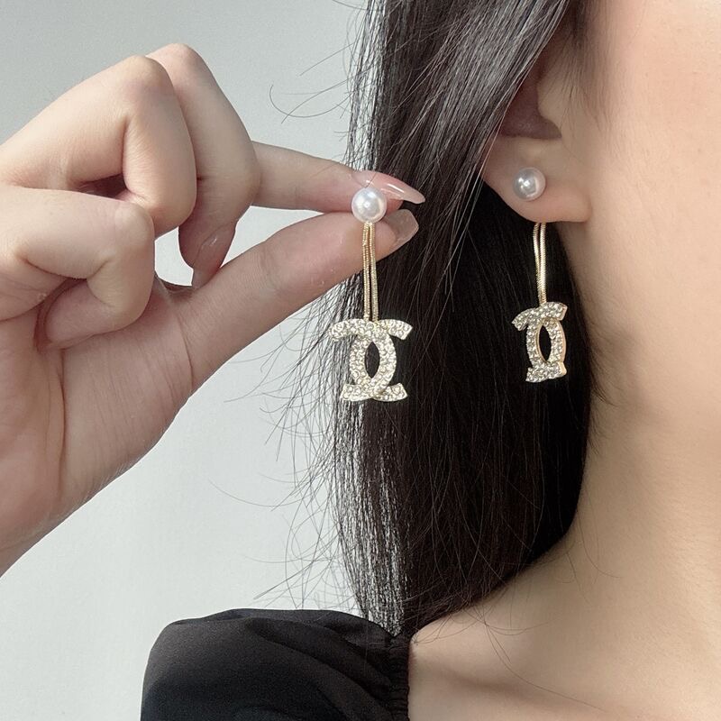 珍珠輕奢個性雙C耳環   