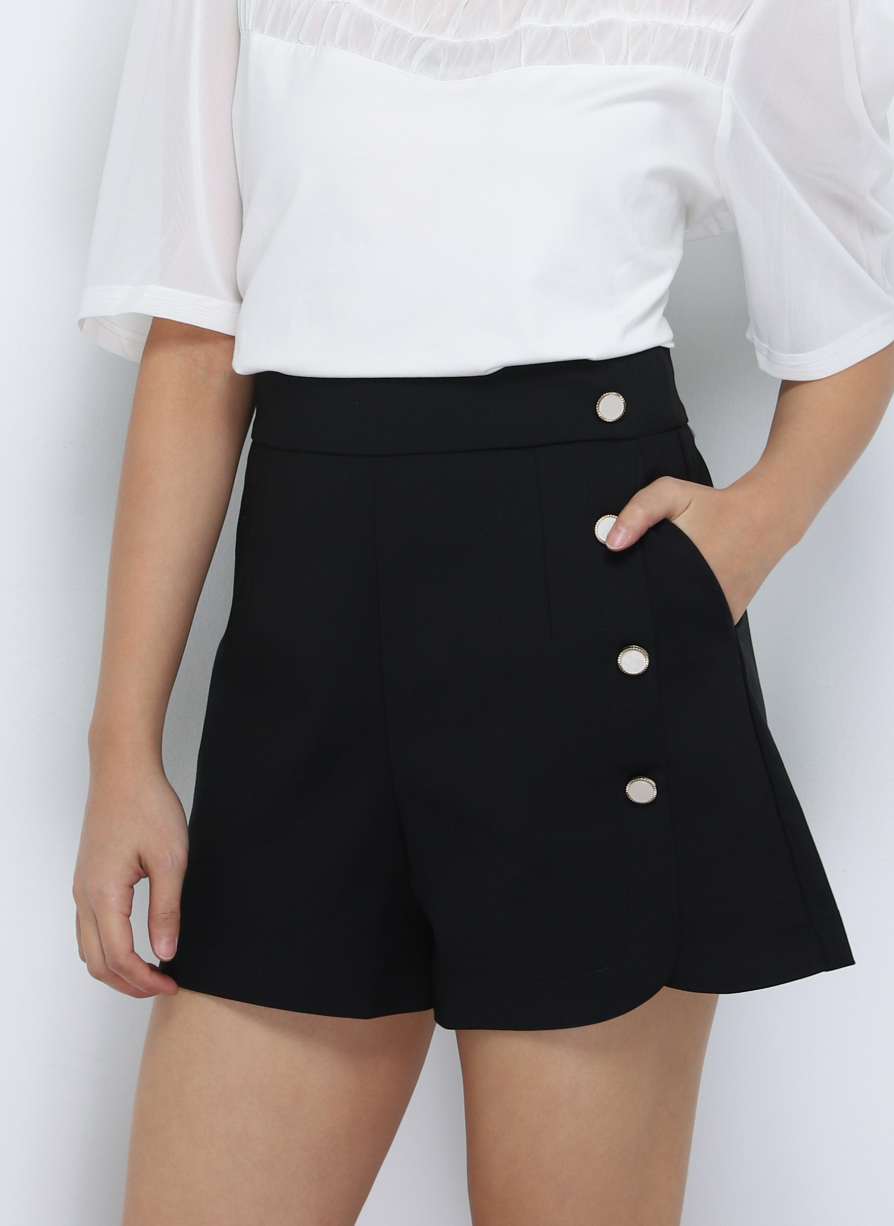 Side Decorative Button Short Pants 18961