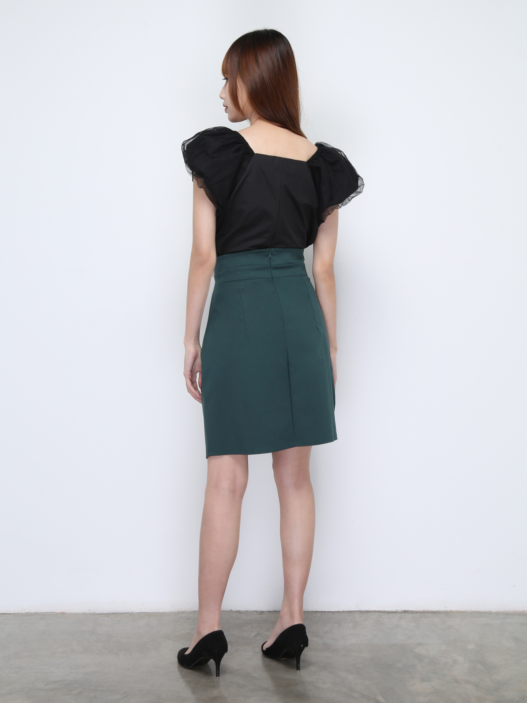 Put Net Sleeve With Decorative Button Top 22130