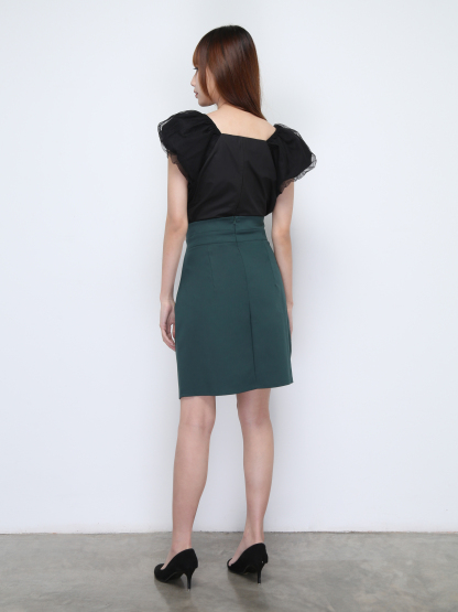 Put Net Sleeve With Decorative Button Top 22130