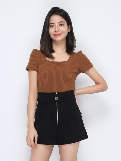 High Waist Decorative Belt Front Zip Short Pants 22258