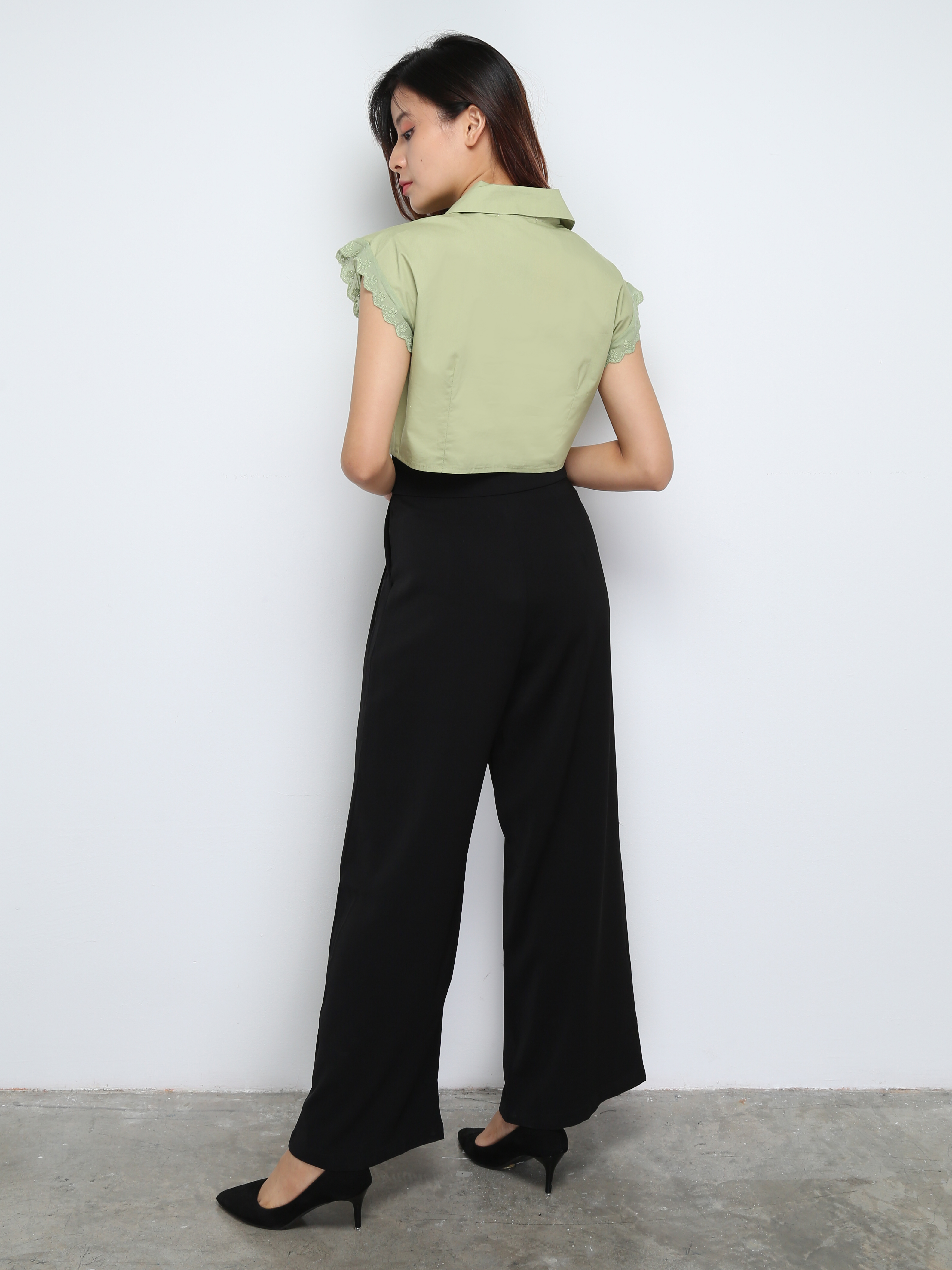 Sleeveless With Eyelet Front Button Top 28206