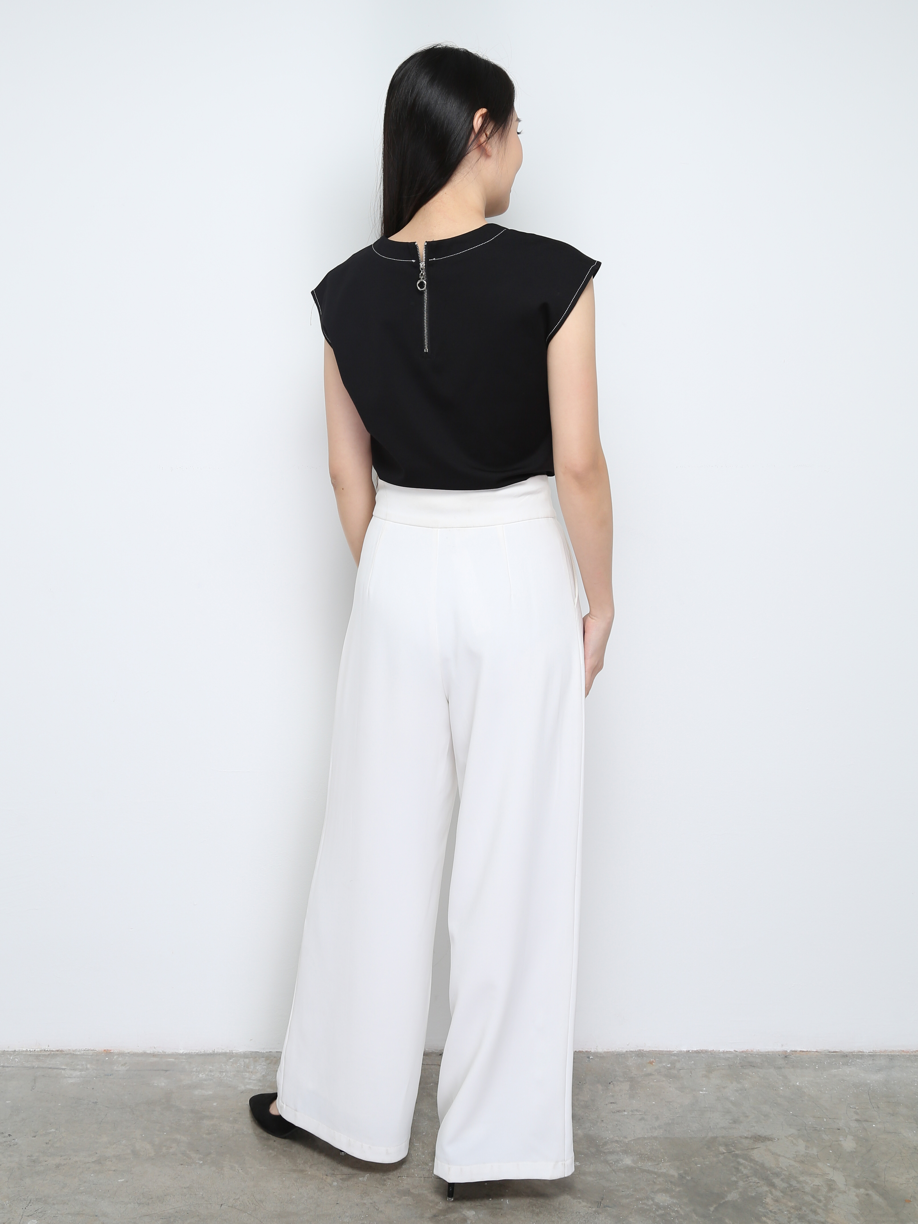 Sleeveless Back Zip Top 28842