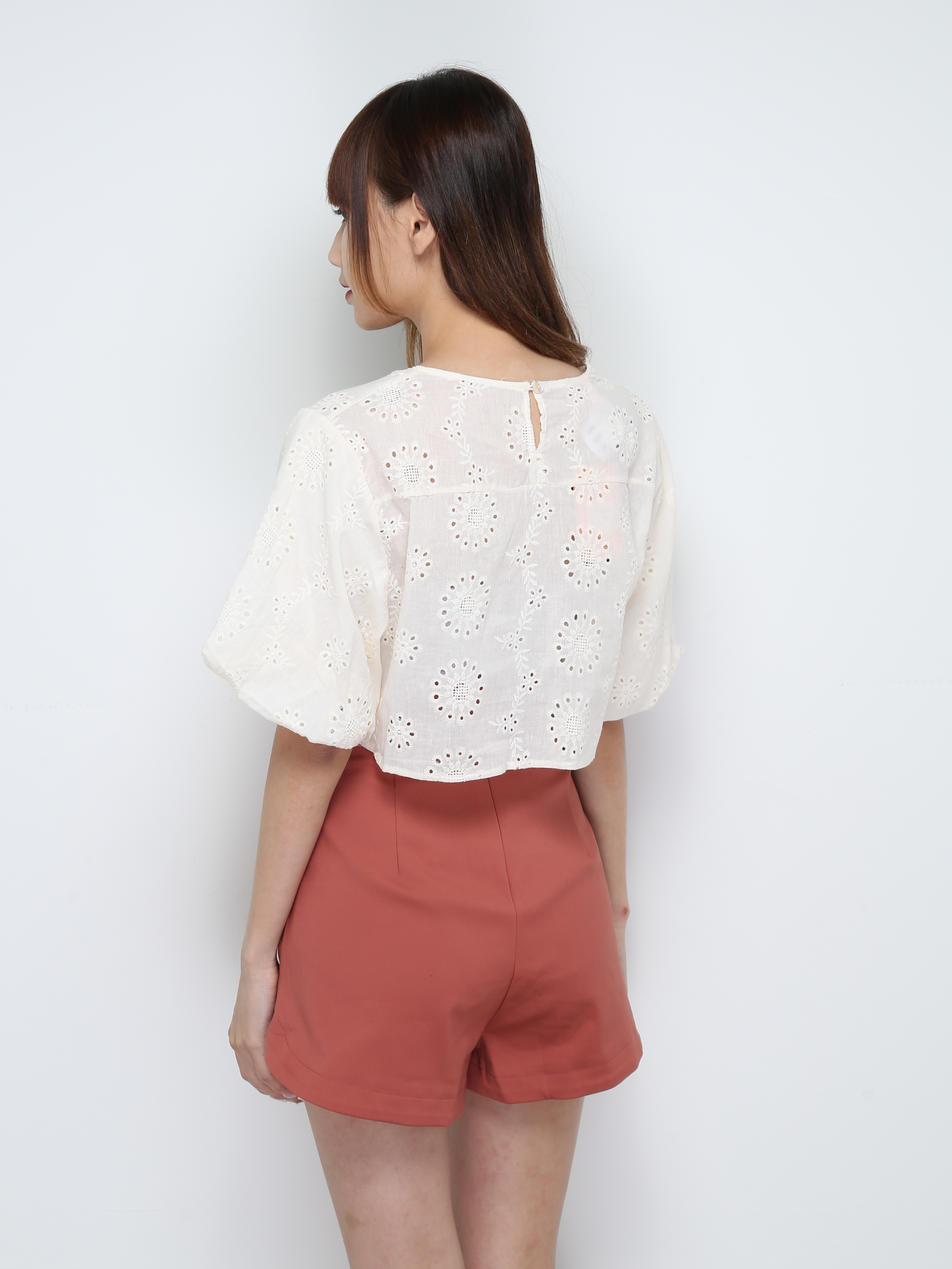 High Waist Pleated Back Zip Short Pants 28999