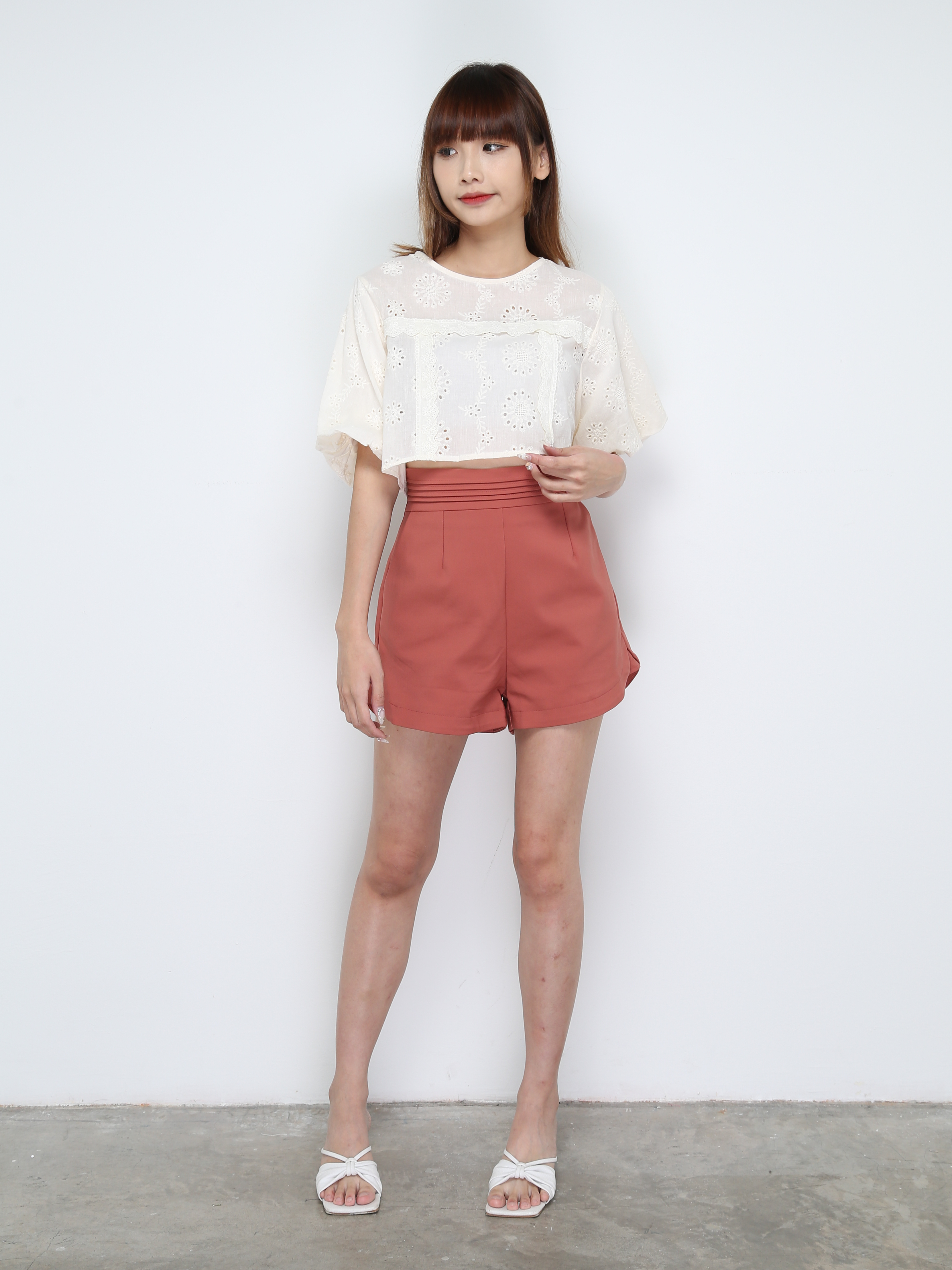 High Waist Pleated Back Zip Short Pants 28999