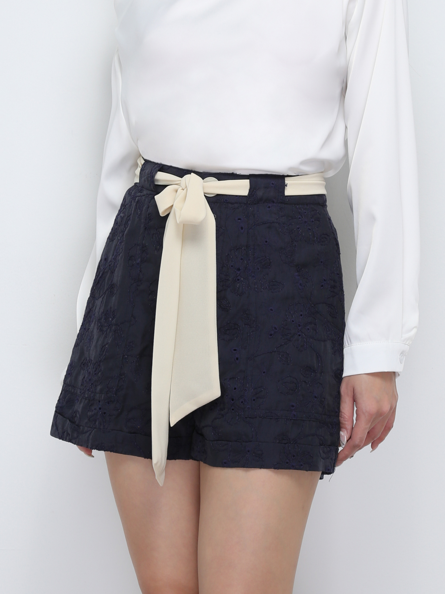 Two Tone With Strap Belt Short Pants 29273