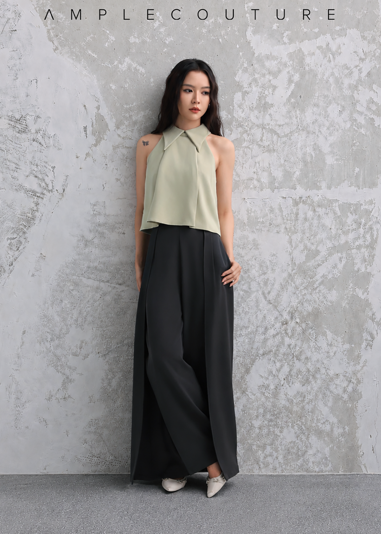 Sleeveless halter neckline with a structured Top AC184