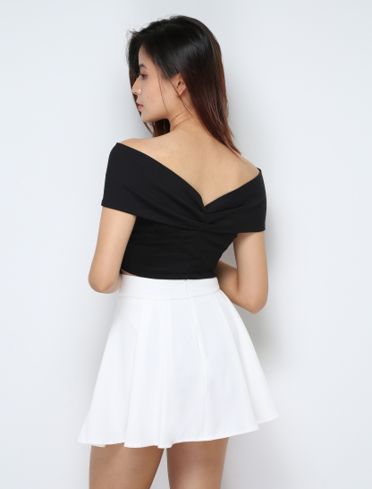 Sleeveless Pleated Top 30579