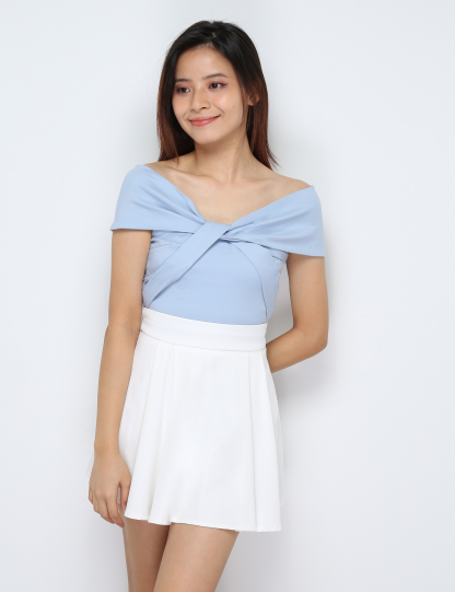 Sleeveless Pleated Top 30579
