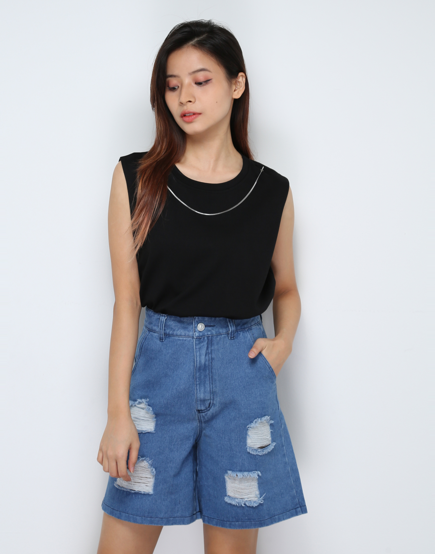 Sleeveless Decorative Chain Top 30662