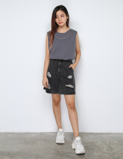 Sleeveless Decorative Chain Top 30662