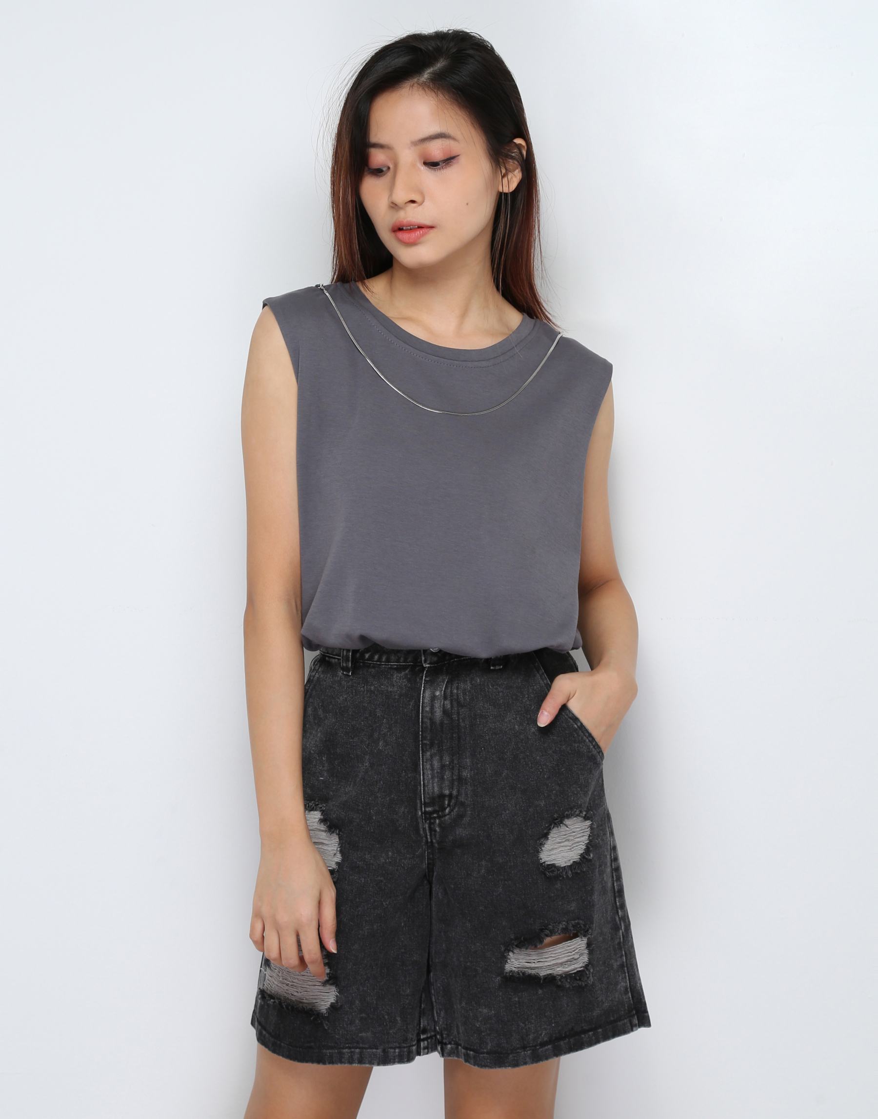 Sleeveless Decorative Chain Top 30662