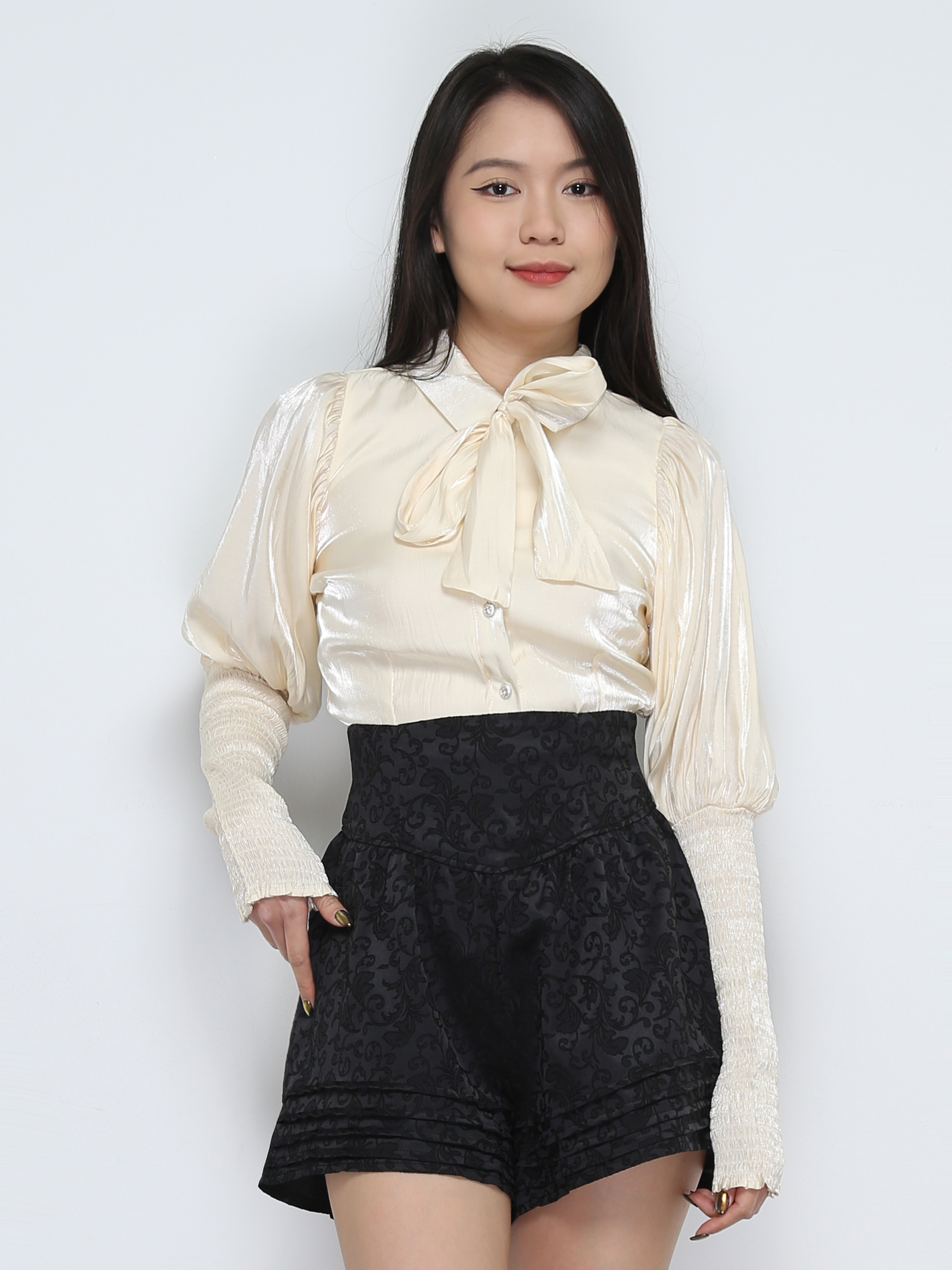 High Waist Back Zip Pleated Short Pant 32071