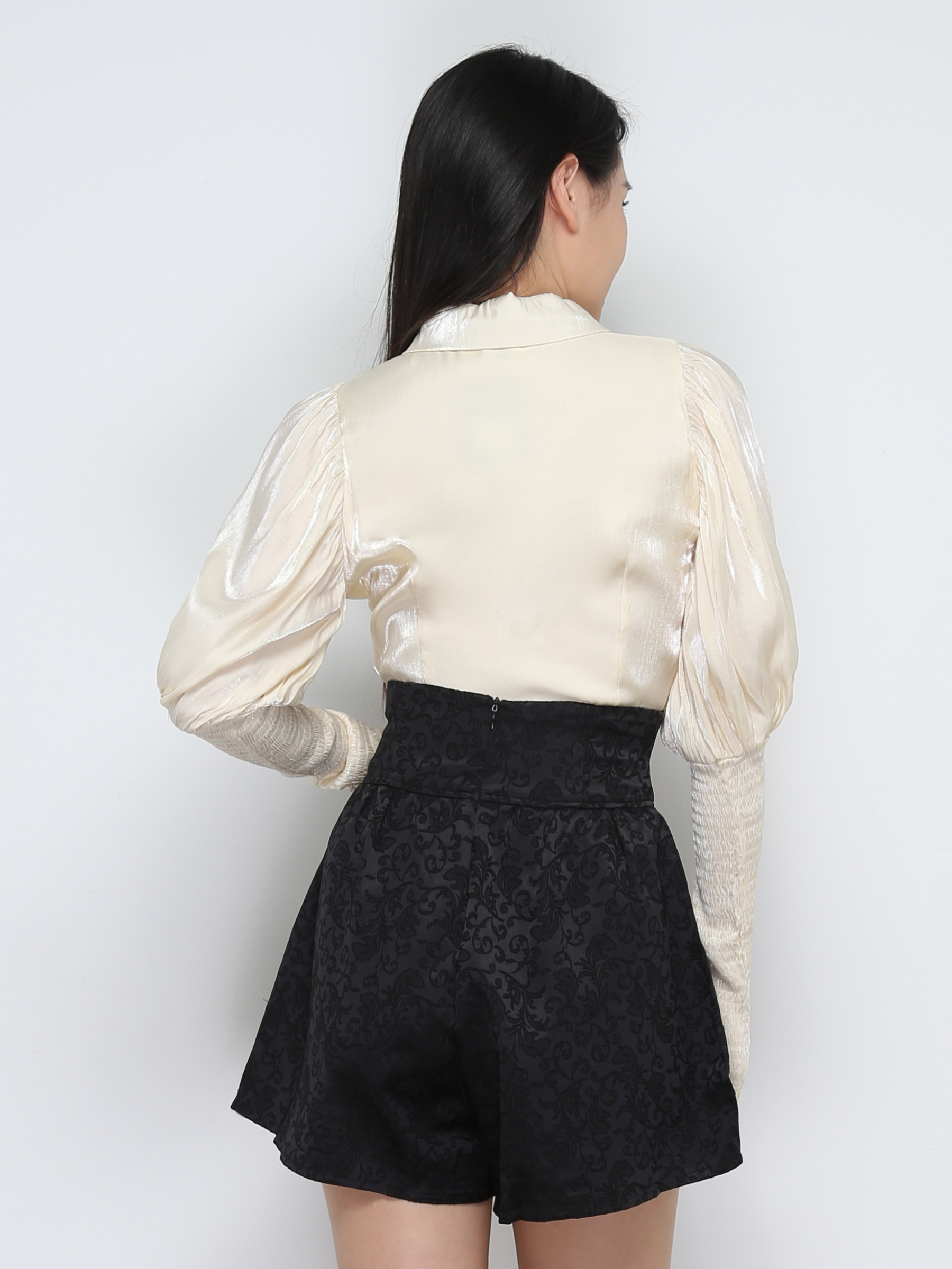 High Waist Back Zip Pleated Short Pant 32071