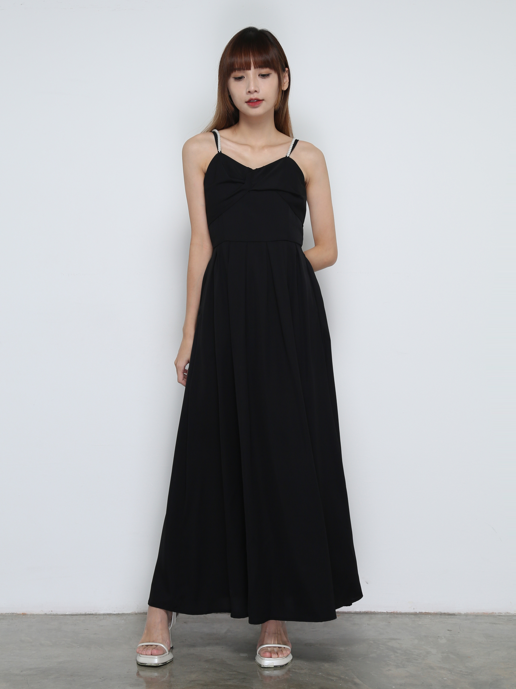 Sleeveless Pleated Dress 32030