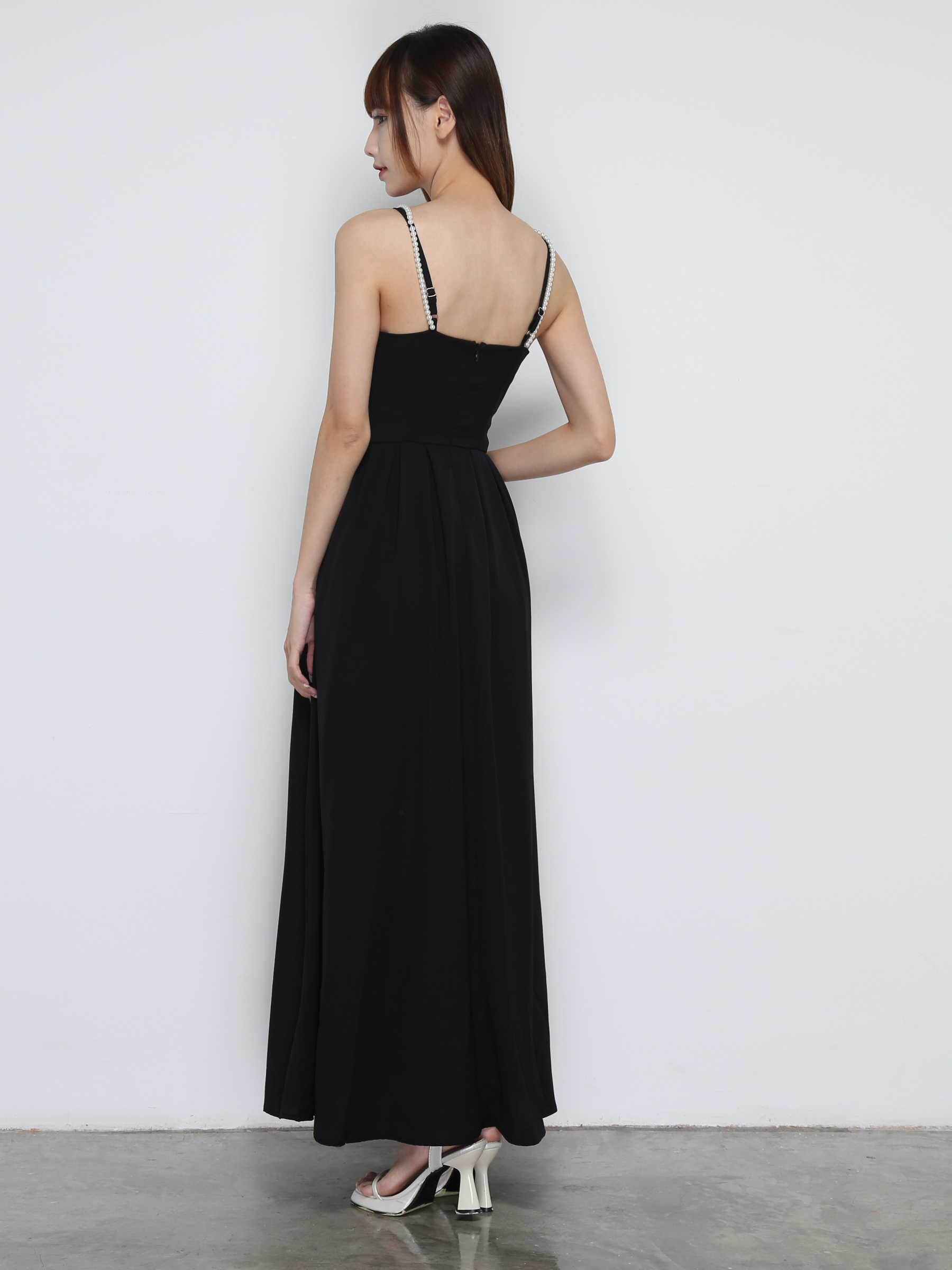 Sleeveless Pleated Dress 32030