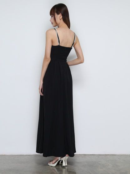 Sleeveless Pleated Dress 32030