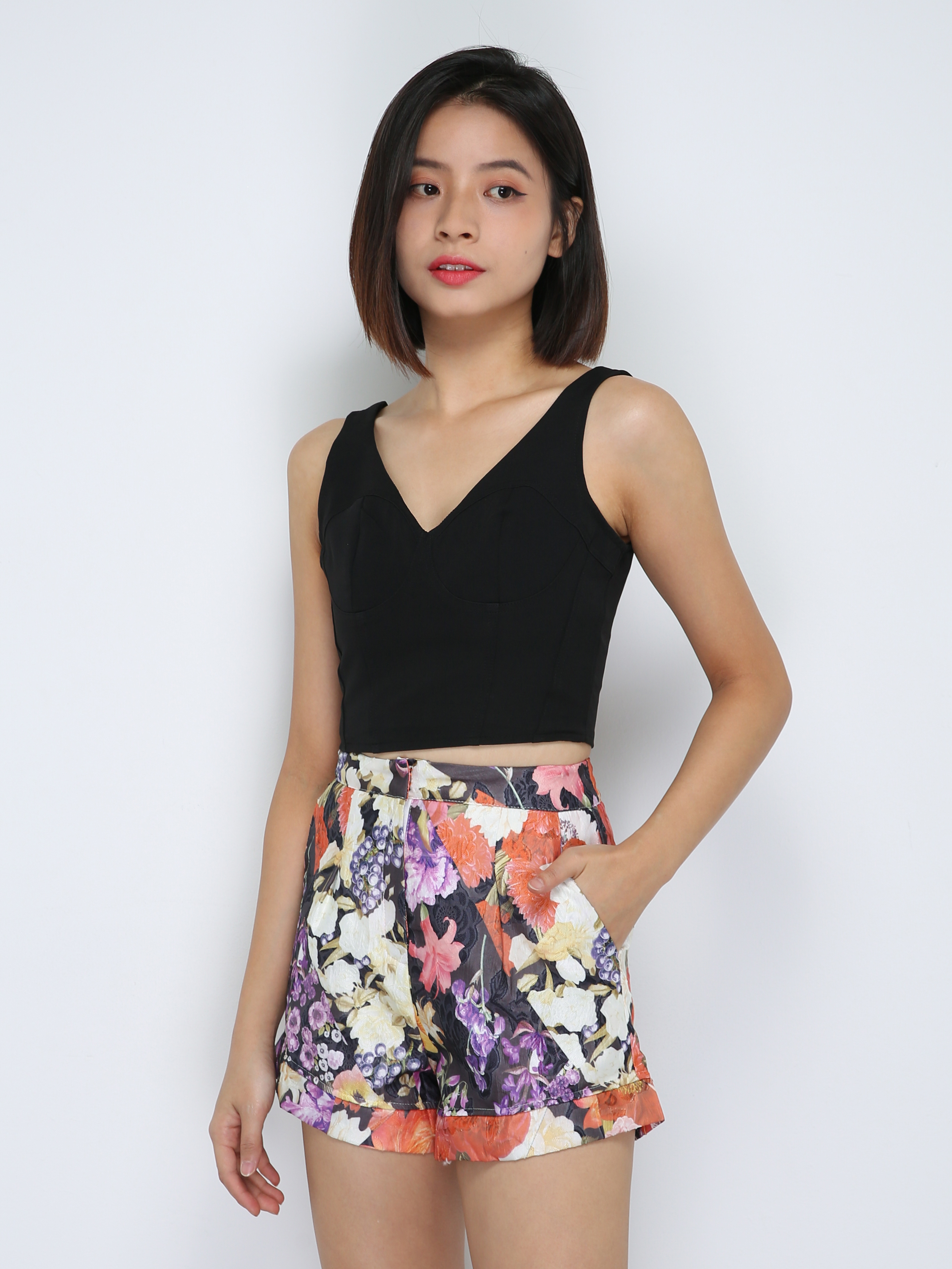 Sleeveless Crop Top With Floral Short Pants 33852