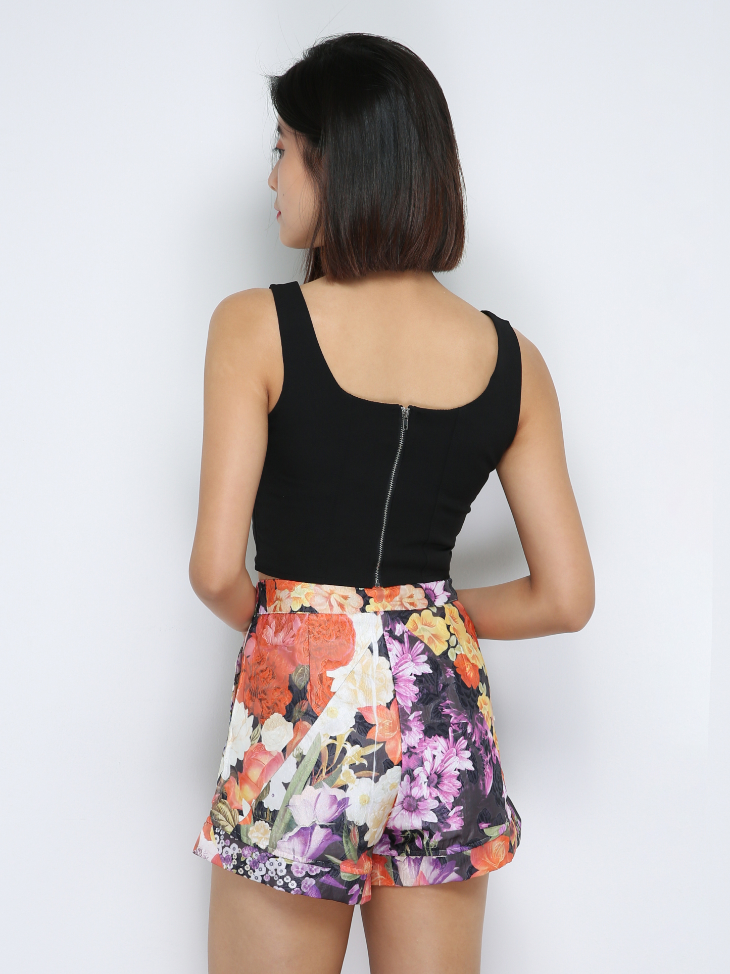 Sleeveless Crop Top With Floral Short Pants 33852