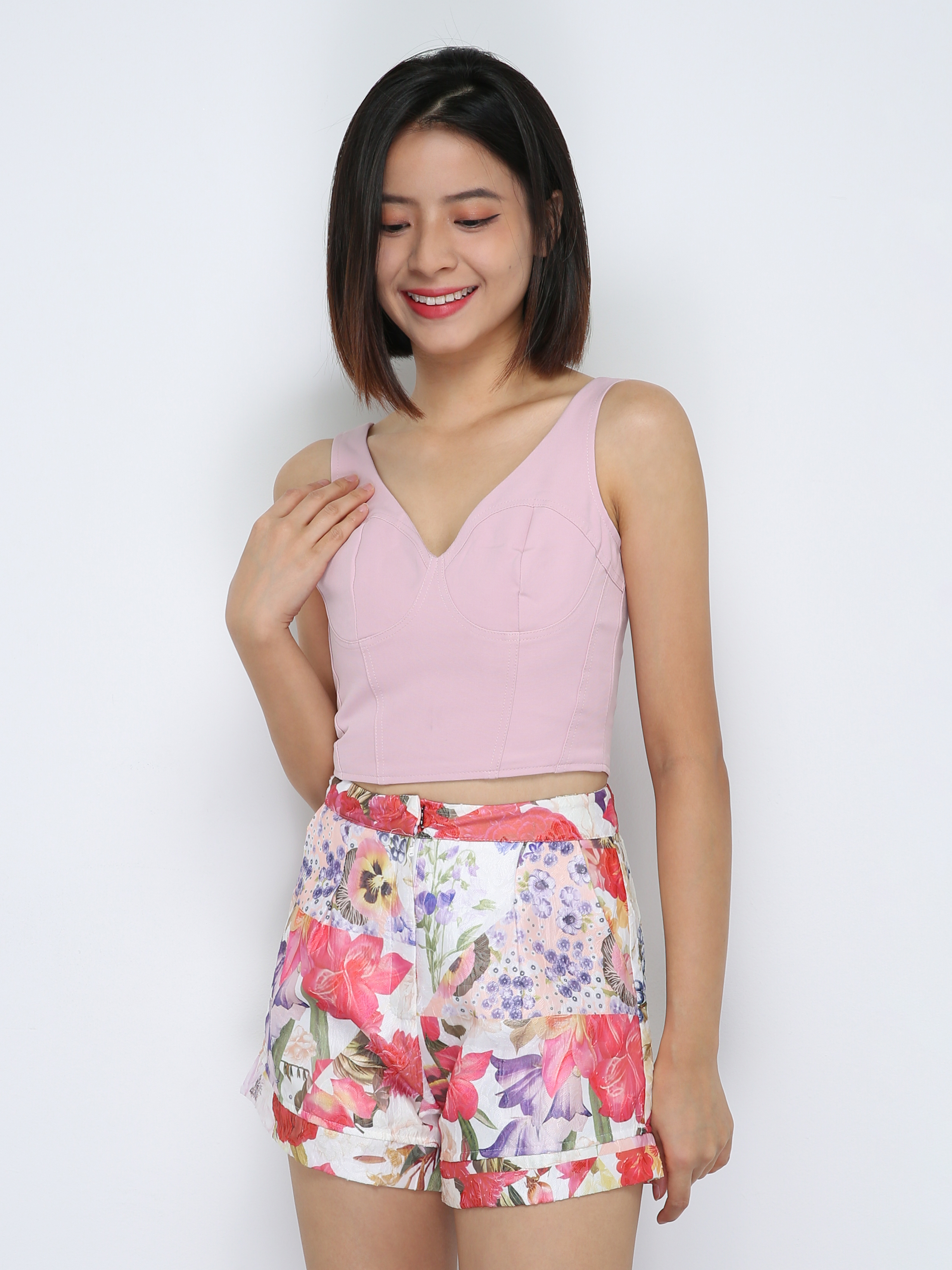 Sleeveless Crop Top With Floral Short Pants 33852