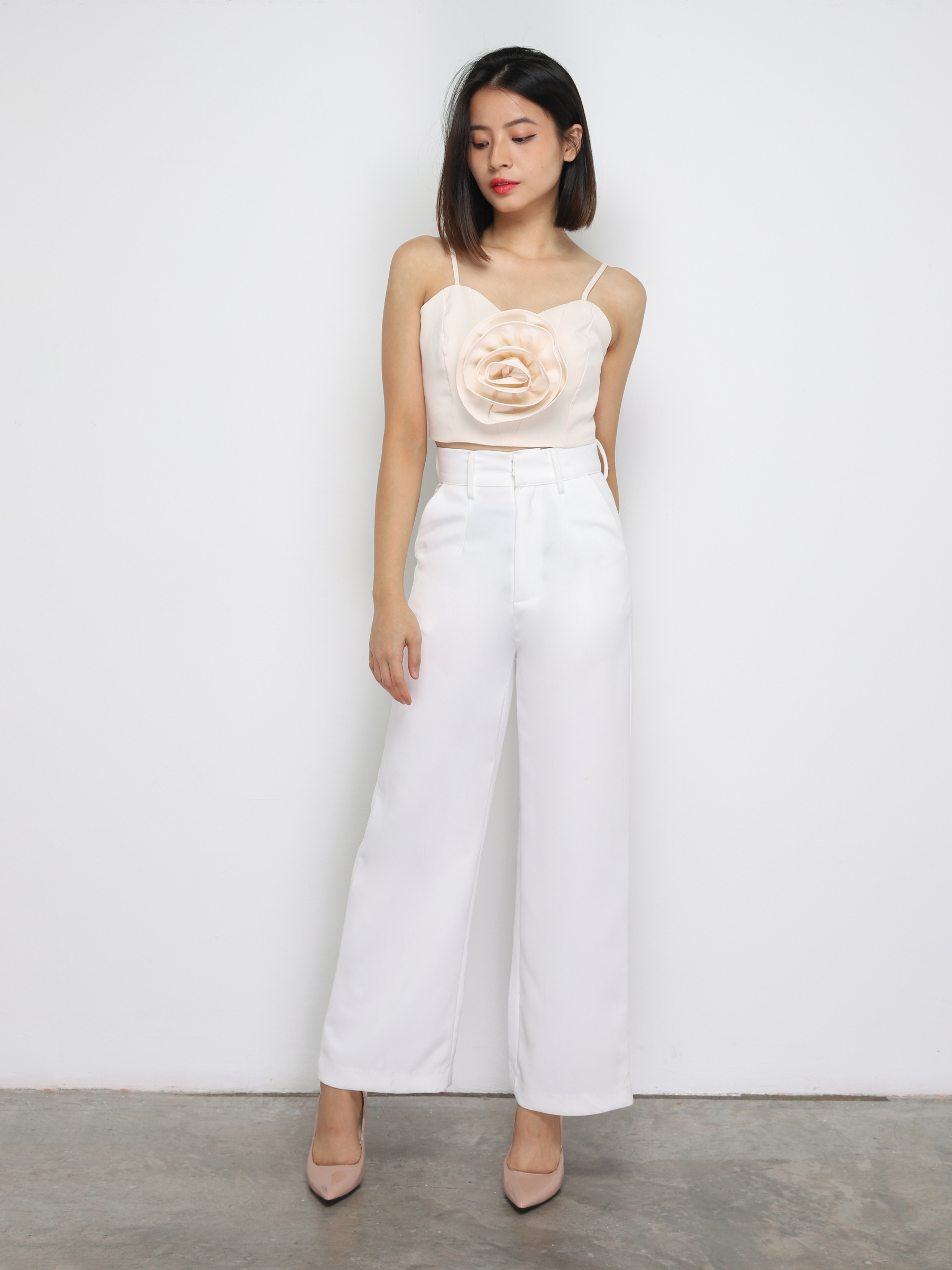 Sleeveless Front Decoretive Flower Top 34560