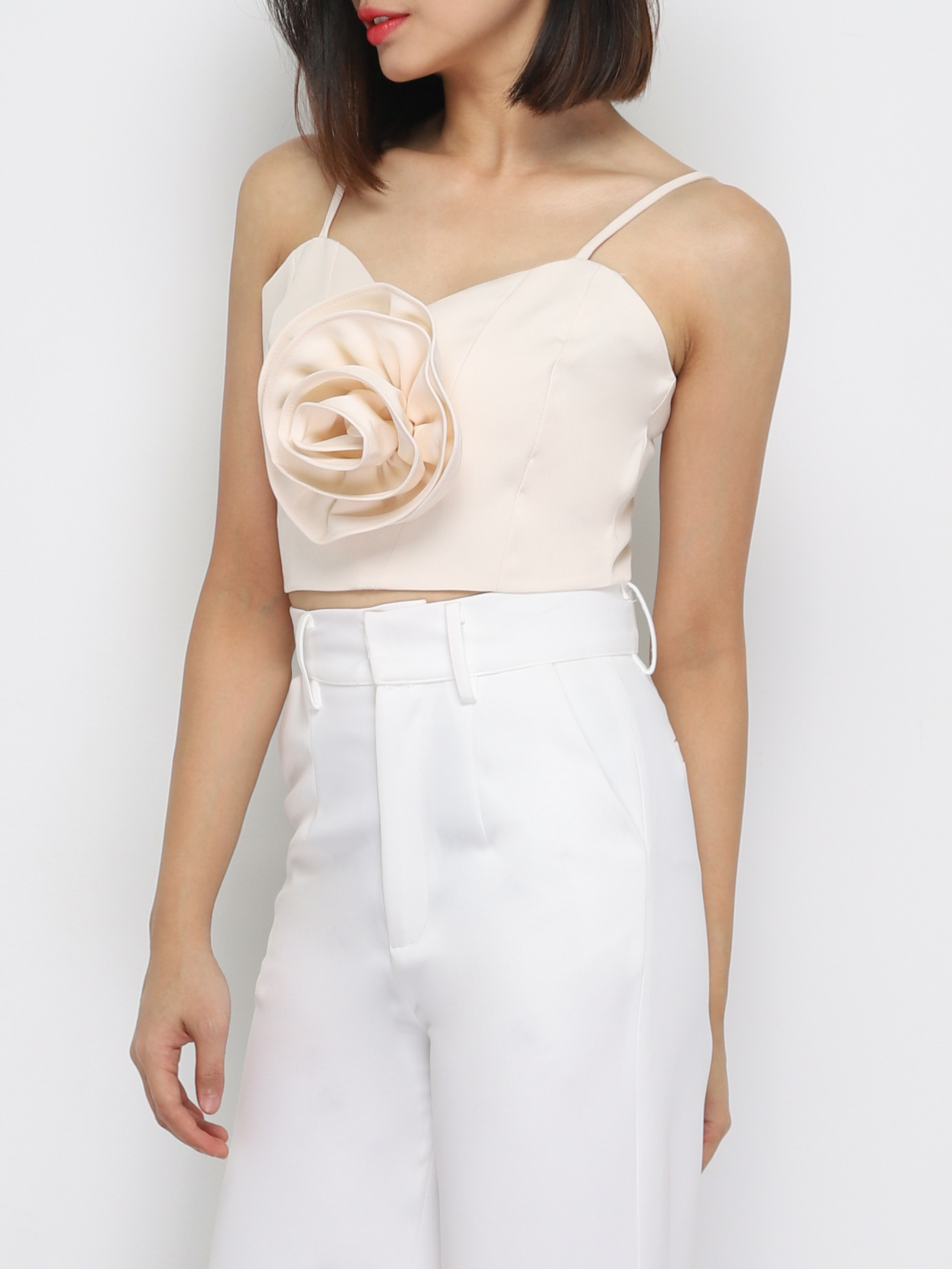 Sleeveless Front Decoretive Flower Top 34560
