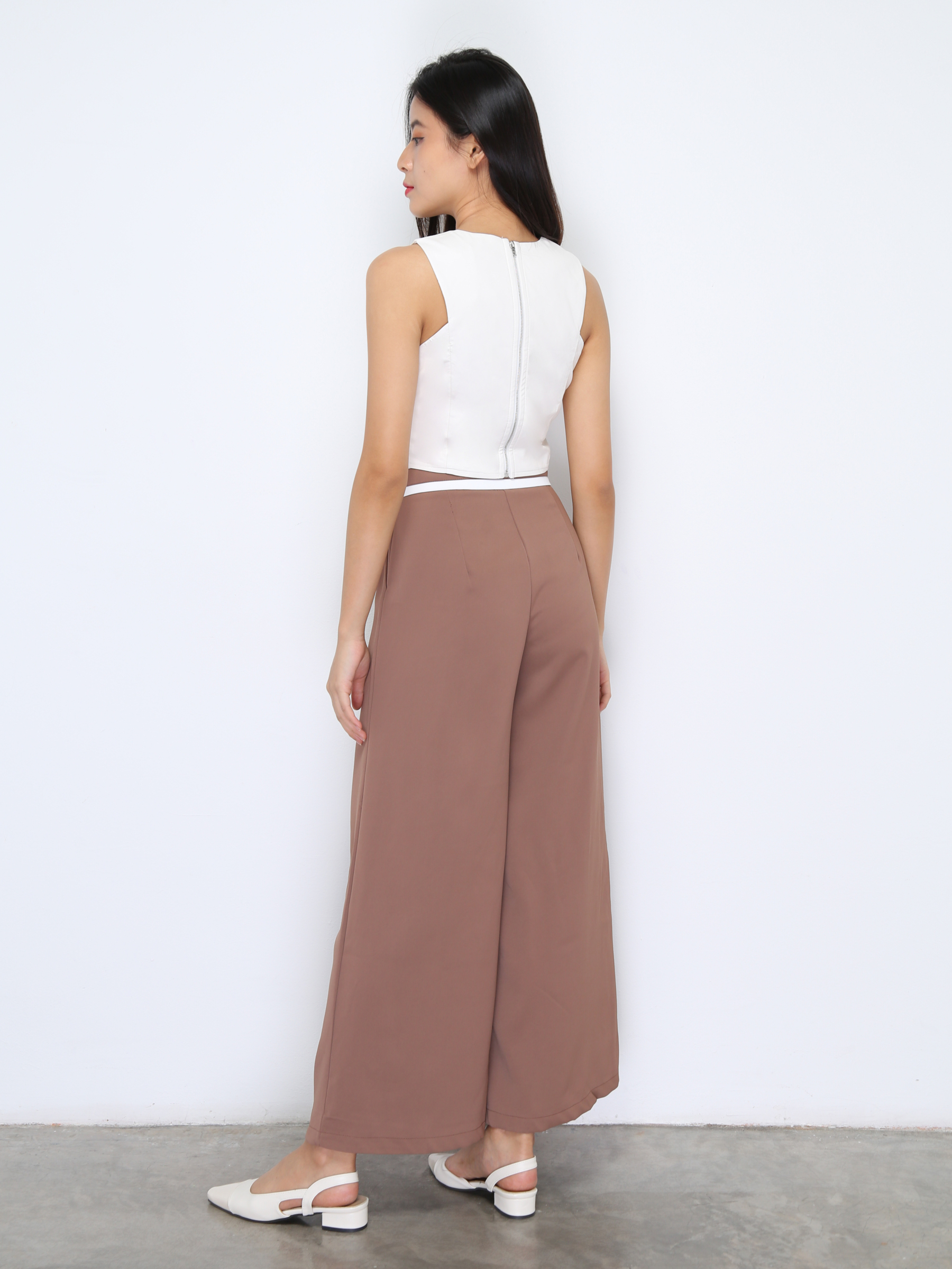 Back Zip Sleeveless Top 36760