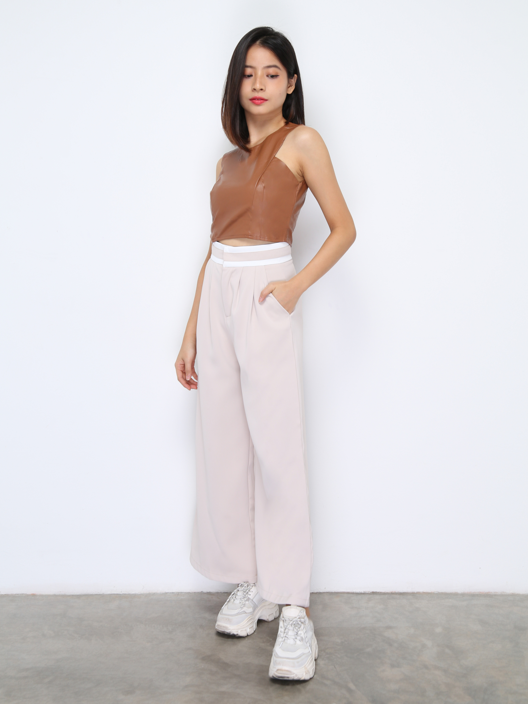 Back Zip Sleeveless Top 36760