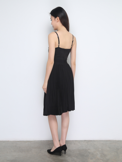 Sleeveless Pleated Dress 38283