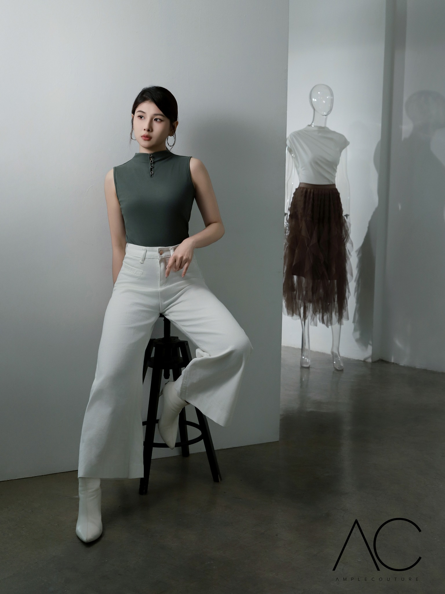 Sleeveless Front button Top 40439