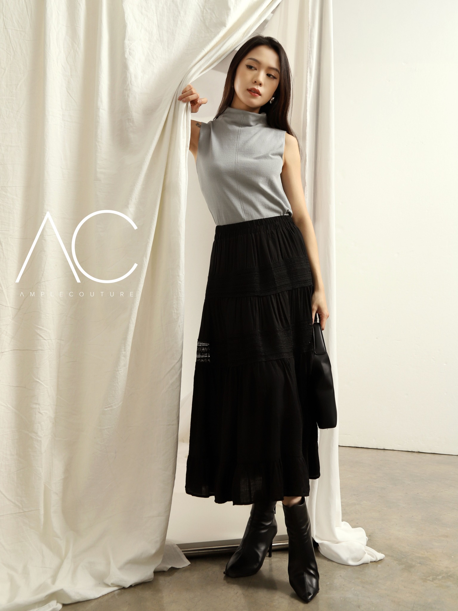 Sleeveless High Neck Top DJ067