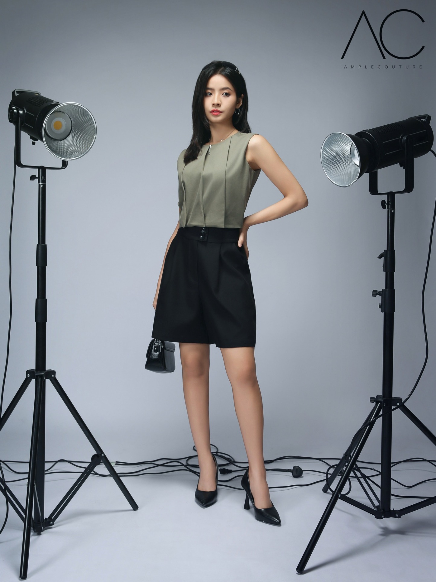 Sleeveless Back Zip Pleated Top AC135