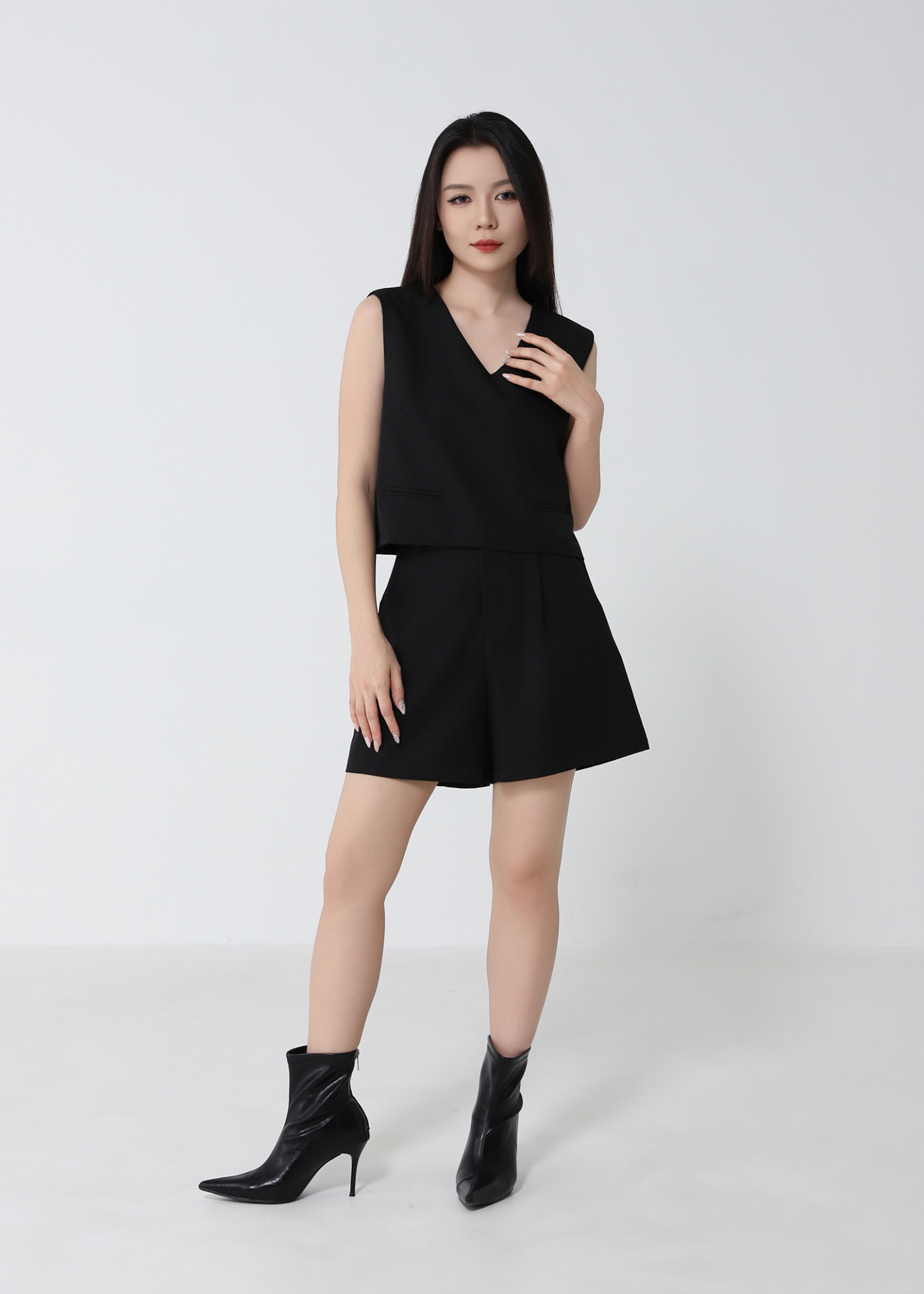 V Neck Sleeveless Top With Short Pant Set 53092