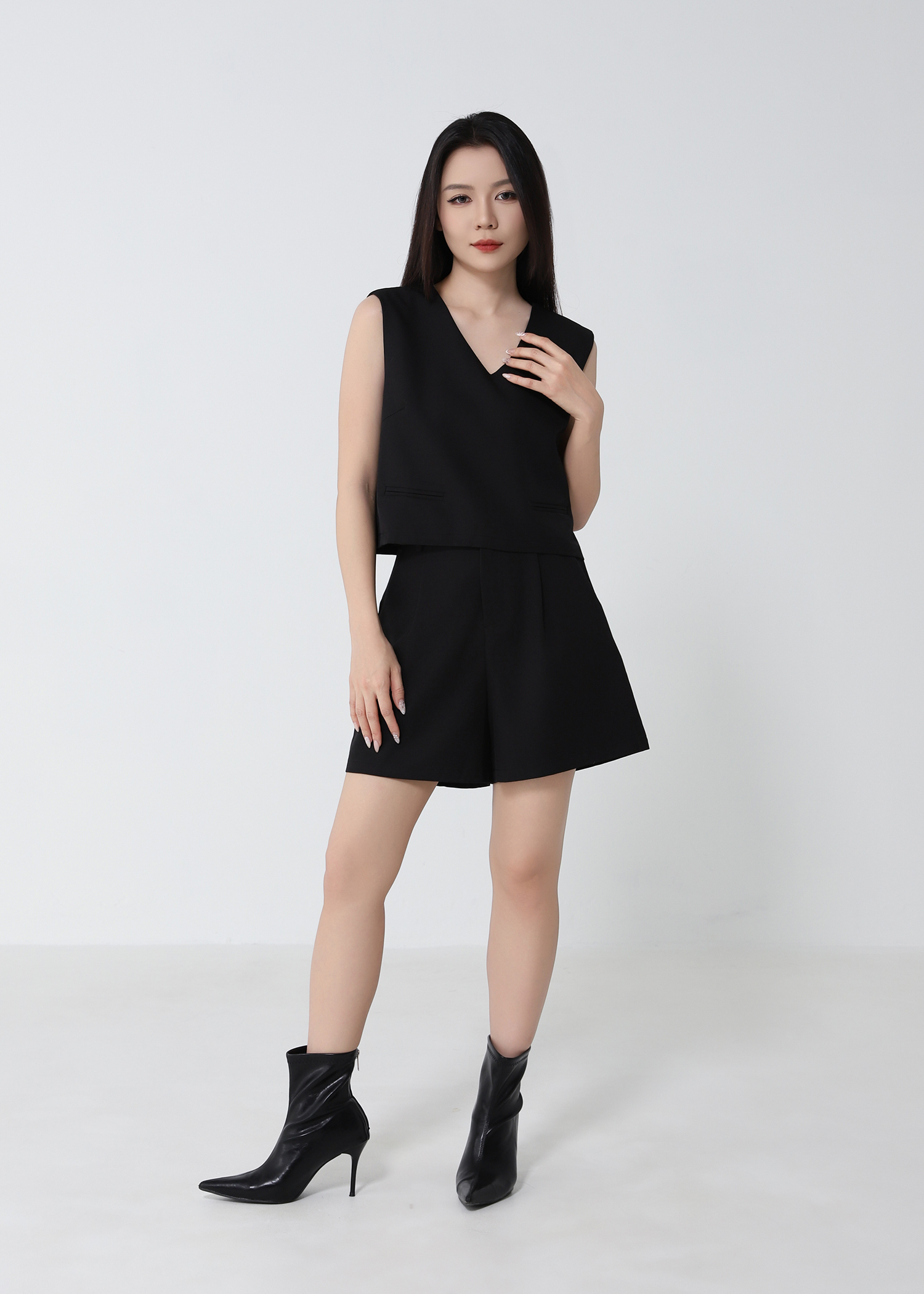 V Neck Sleeveless Top With Short Pant Set 53092